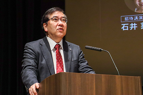 開催の挨拶を行う五神 真 理事長の写真