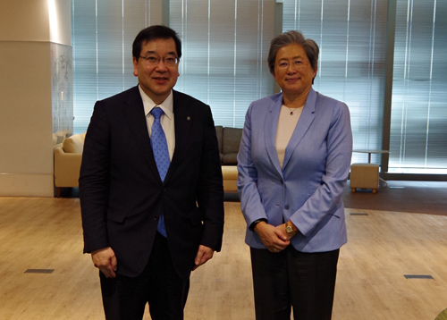 image of President Gonokami and Lisa Su