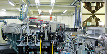 SPring-8のビームラインBL43LXUに設置された非弾性X線散乱分光器の画像