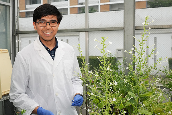 Picture of Jekson Robertlee taken in a greenhouse