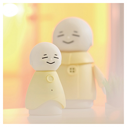 理研オリジナルの会話支援ロボット BONO-06とBONO-05の写真