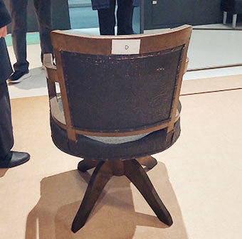 修復前の椅子の画像