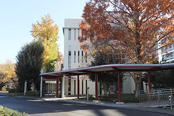 展示事務棟外観の画像