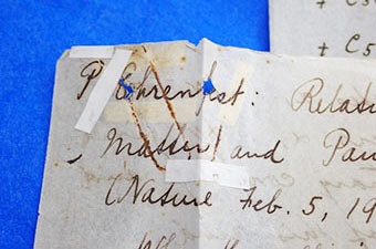 サビ、補修紙がついている資料の画像