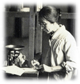 丹下 ウメの写真