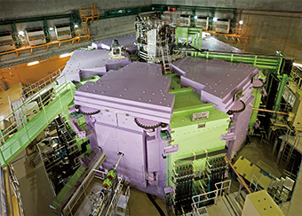 超伝導リングサイクロトロンの写真