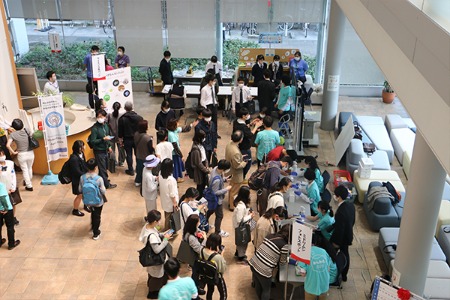 理化学研究所・横浜市立大学 一般公開開催の様子の写真