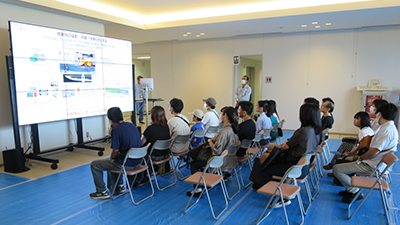 実験研究棟:動画説明中の様子の写真