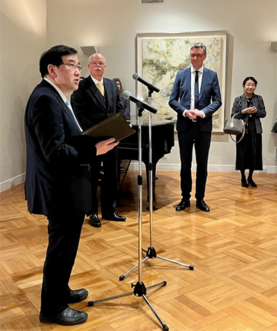 五神 真 理事長、クレーメンス・フォン・ゲッツェ 大使、パトリック・クラーマー 会長、嘉治 美佐子 科学技術協力担当大使の写真