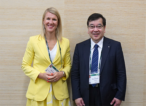 サリ・ムルタラ 大臣、五神 真 理事長の写真