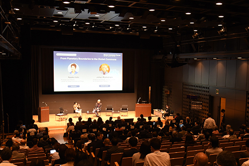 石井 菜穂子 氏とPIKヨハン・ロックストローム  所長による対話の写真