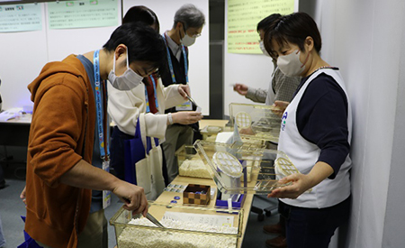 展示ブースイベントの様子の画像