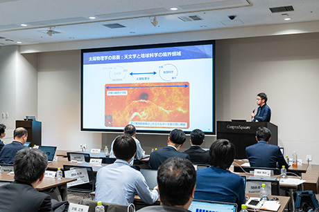 招待講演の様子