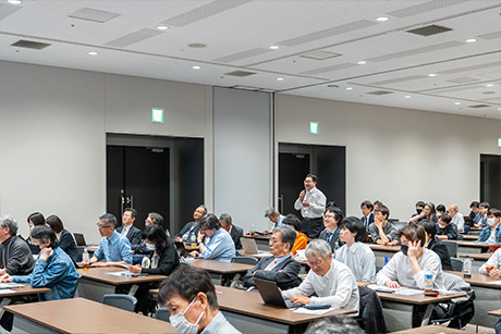 質疑応答の様子の写真