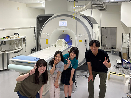 実習の様子：Ａコース「fMRIで見るあなたの脳活動」の写真