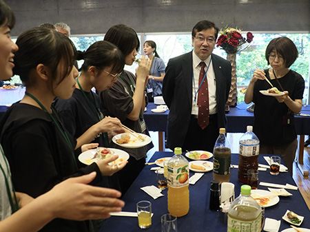 交流会の様子の写真
