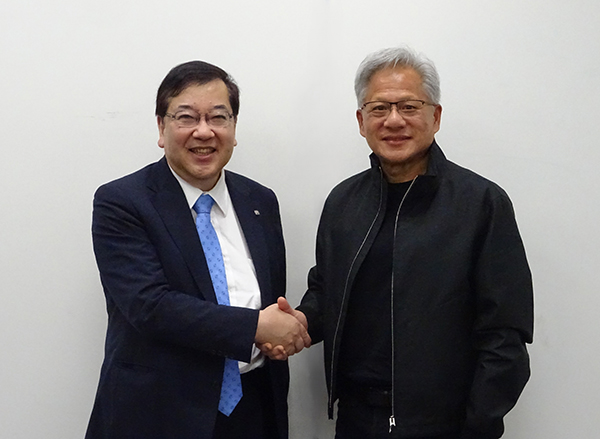 五神 真 理事長、ジェンスン・フアン 創業者 / CEOの写真