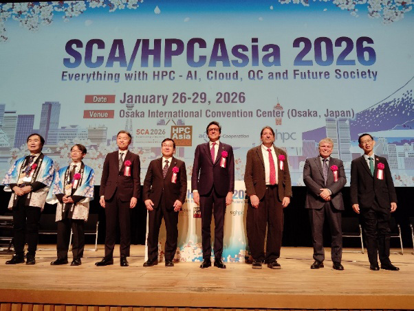 オープニングセッションでの集合写真