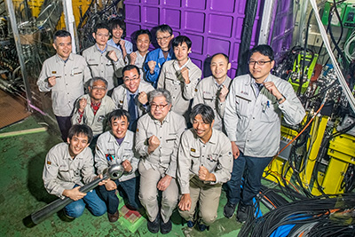 低速重イオン超伝導線形加速器の開発グループメンバーの写真