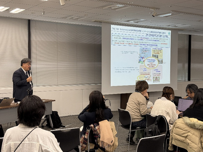 文部科学省研究振興局 淵上 孝 局長の挨拶の様子の写真