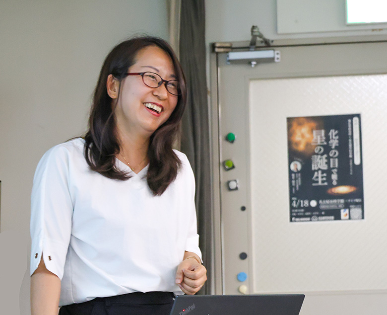 講演する坂井 南美 主任研究員の写真