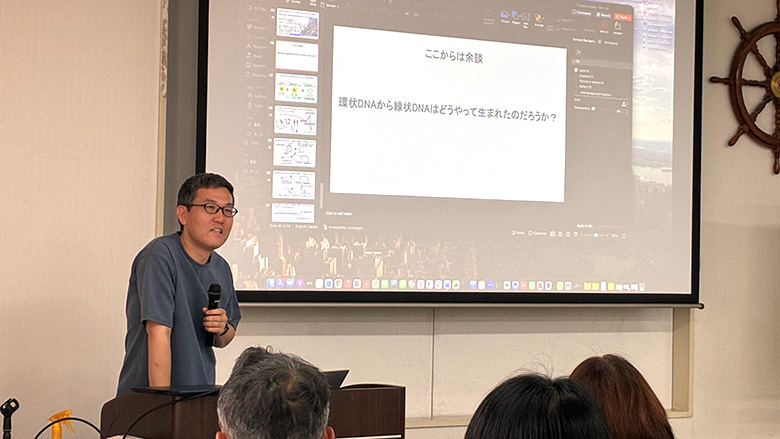 講演する三好 知一郎 チームディレクターの写真