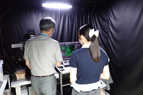 理研CBS-エビデント連携センターでの研究室見学の写真