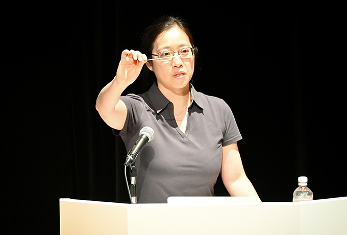 講演会中の井上 貴美子 室長の写真
