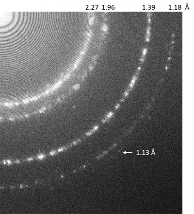 金属の薄膜のフーリエ変換像の図
