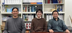 アンバラ・プラディプタ 客員研究員、大出 雄大 研修生、田中 克典 主任研究員の写真