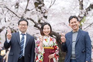 田中 克典 主任研究員、髙橋 ゆりあ 研修生、アンバラ・プラディプタ 客員研究員の写真