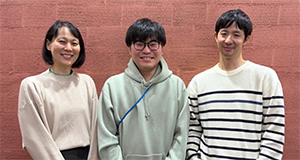 佐久間 知佐子 理研ECL研究チームリーダー、加藤 祐介 研修生、小幡 史明 チームディレクターの写真