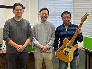 左からアンバラ・プラディプタ 客員研究員、寺島 一輝 研修生、田中 克典 主任研究員の写真