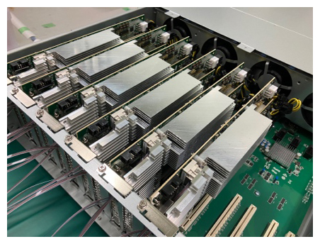 FPGAデータ処理基板を収めた計算機の図