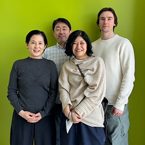 杉本 慶子 チームディレクター、岩瀬 哲 上級研究員、河村 彩子 テクニカルスタッフⅠ、マックス・ミンネ 訪問研究員の写真