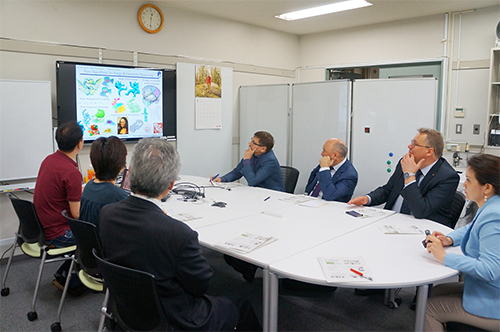 ラボツアーの模様