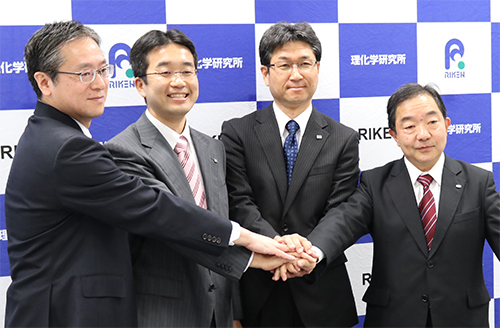 NEC 西原執行役員、理研 杉山センター長、東芝 堀研究開発センター長、富士通研究所 原取締役の写真