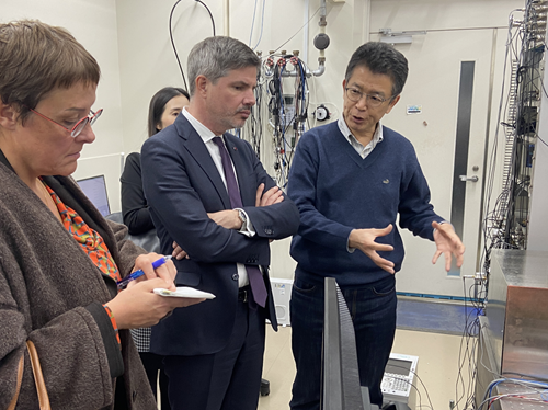 image of Ambassador Evrard discussing with Dr. Katori