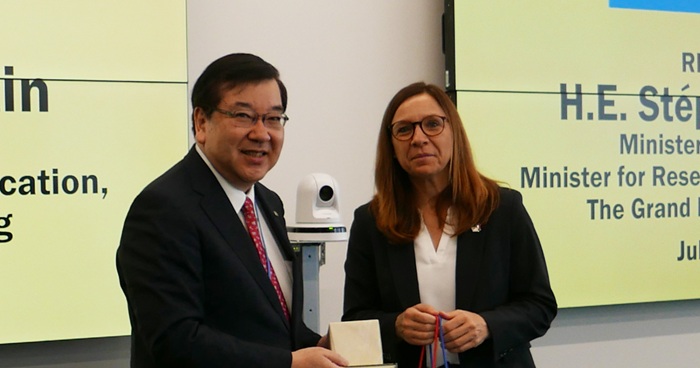 image of President Gonokami and Minister Obertin