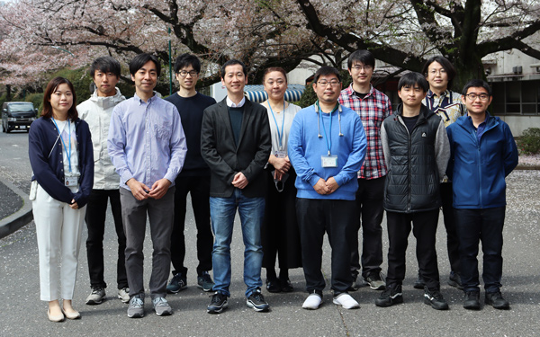 Picture of Yuichiro Kato and his lab members