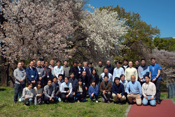 Picture of Yasunobu Nakamura, Peter Spring and the lab members