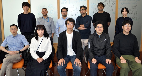 Picture of Tatsuo Shibata and his lab members