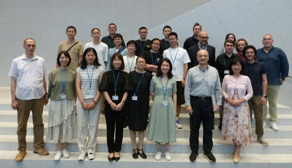 Picture of Franco Nori and the lab members
