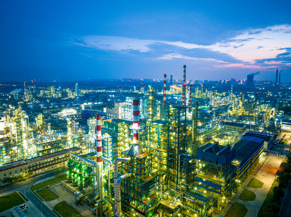image of oil refinery